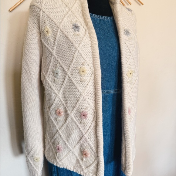 Vintage Beaded Floral Cardigan in Cream - Picture 2 of 9